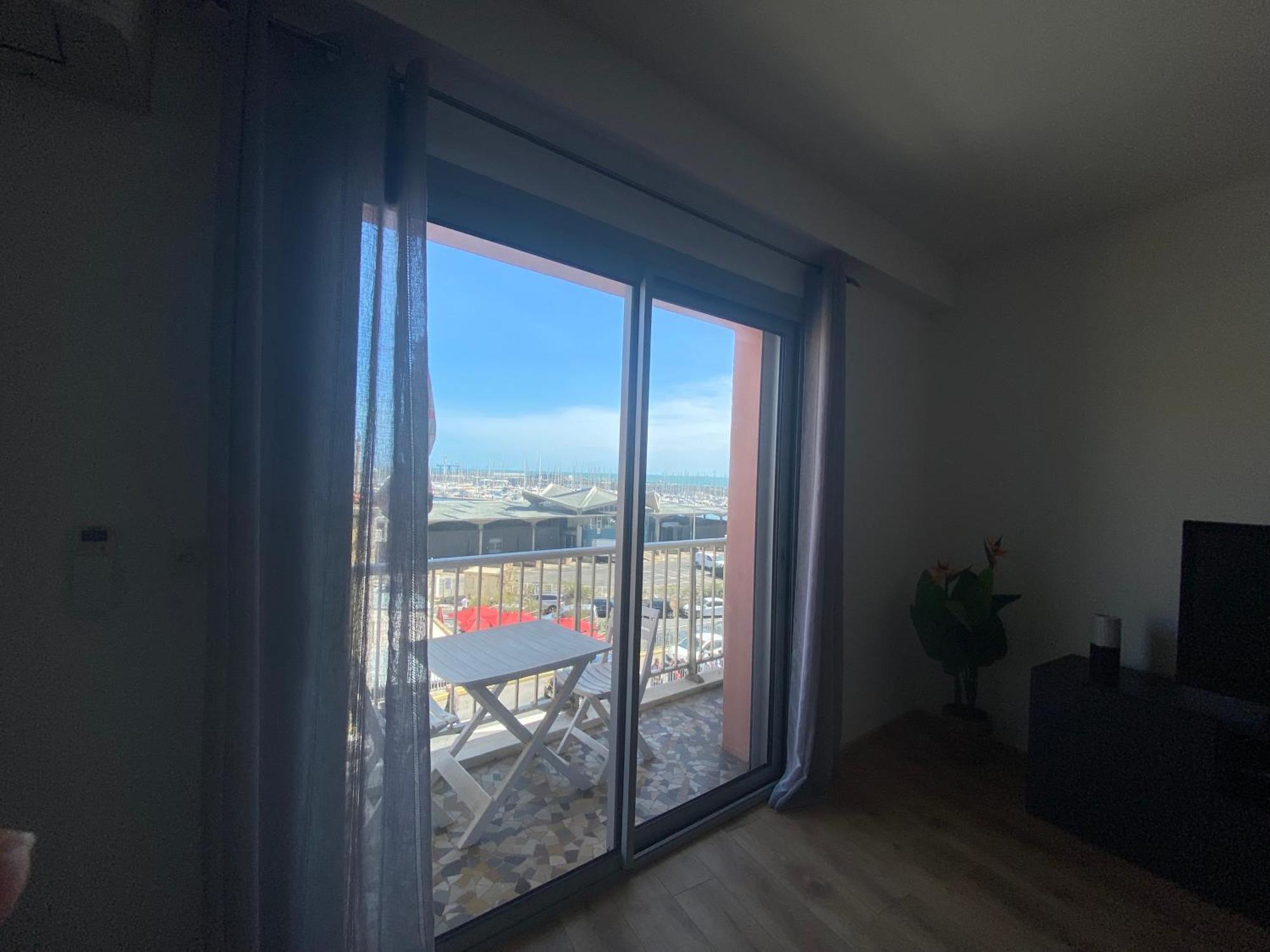 T2 La Singuliere Apartment Сет Екстериор снимка