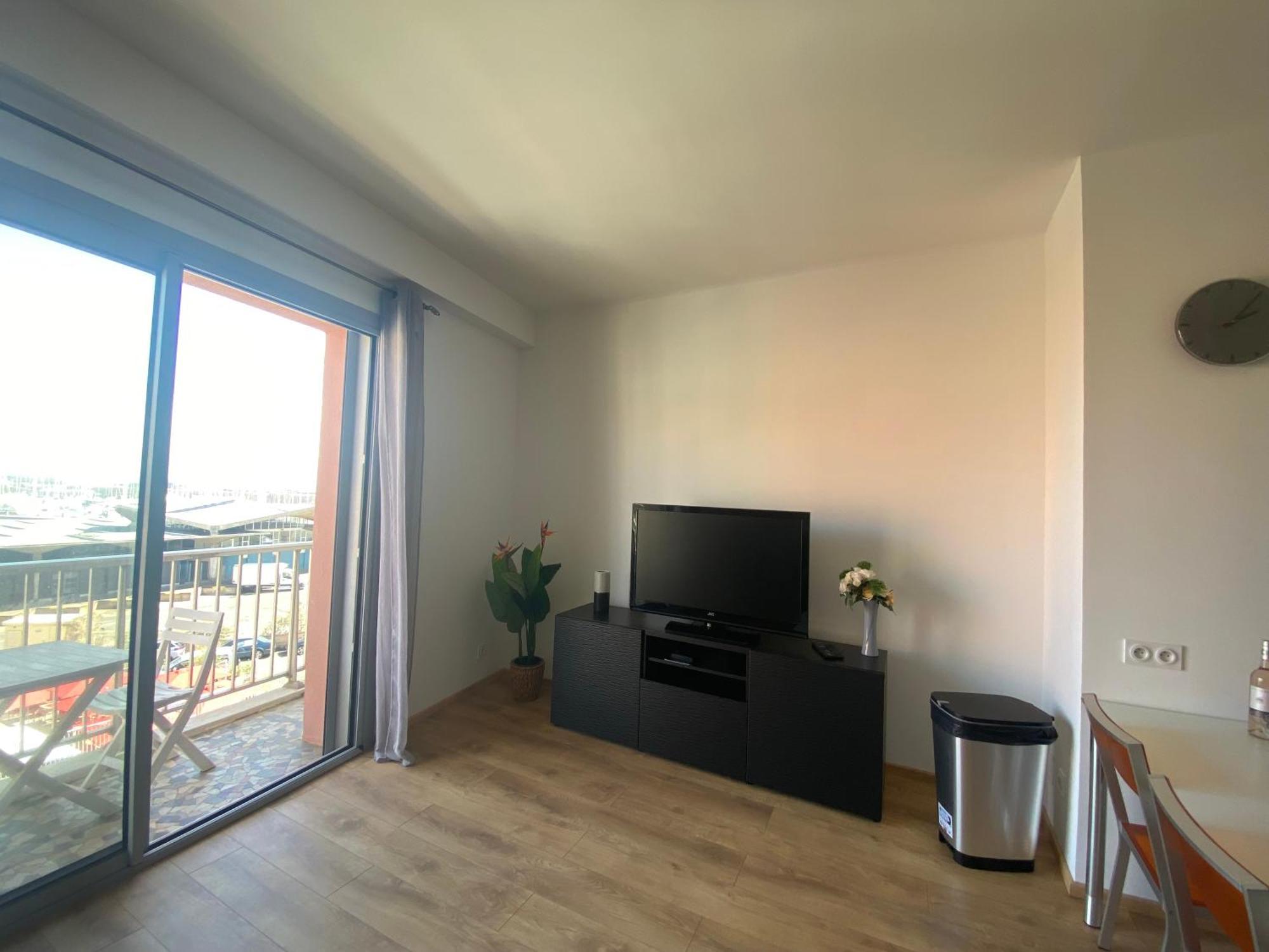 T2 La Singuliere Apartment Сет Екстериор снимка