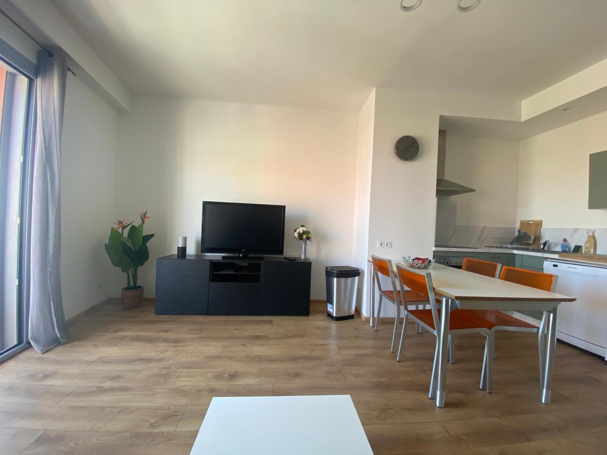 T2 La Singuliere Apartment Сет Екстериор снимка